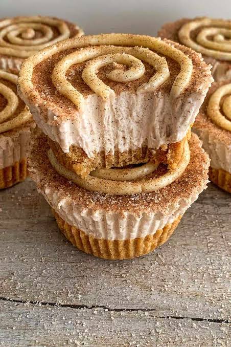 Cheesecake cinnamon roll