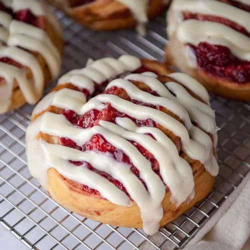 Strawberry cheesecake roll